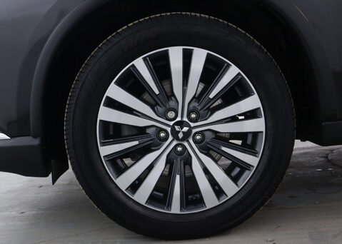 Mitsubishi Outlander 2.0 Outlander Exceed CVT 4WD 5dr 15