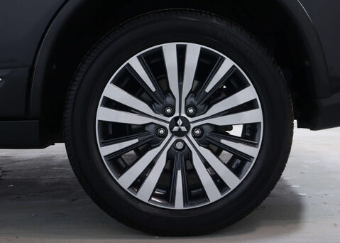 Mitsubishi Outlander 2.0 Outlander Exceed CVT 4WD 5dr 16