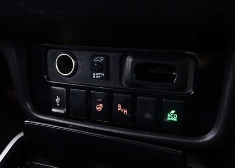 Mitsubishi Outlander 2.0 Outlander Exceed CVT 4WD 5dr 31