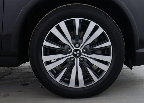 Mitsubishi Outlander 2.0 Outlander Exceed CVT 4WD 5dr 14