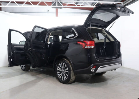 Mitsubishi Outlander 2.0 Outlander Exceed CVT 4WD 5dr 57