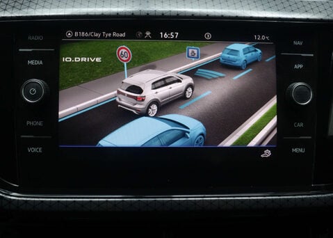 Volkswagen T-Cross 1.0 T-Cross SEL TSi Semi-Auto 5dr 26