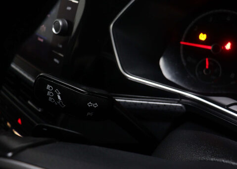 Volkswagen T-Cross 1.0 T-Cross SEL TSi Semi-Auto 5dr 32