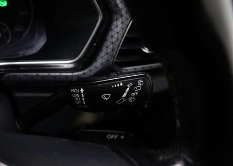 Volkswagen T-Cross 1.0 T-Cross SEL TSi Semi-Auto 5dr 33