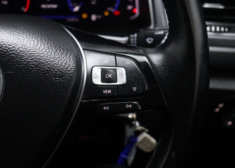 Volkswagen T-Roc 1.5 T-Roc SEL TSi Evo Semi-Auto 5dr 35