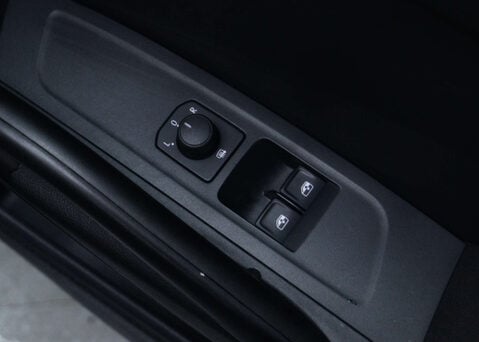 Skoda Fabia 1.0 Fabia SE Comfort TSi Semi-Auto 5dr 37