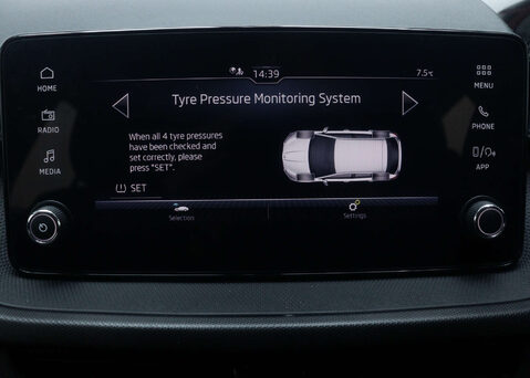 Skoda Fabia 1.0 Fabia SE Comfort TSi Semi-Auto 5dr 25