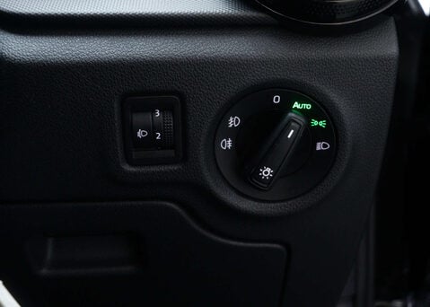 Skoda Fabia 1.0 Fabia SE Comfort TSi Semi-Auto 5dr 36