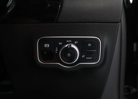 Mercedes-Benz GLA 1.3 GLA 200 Sport Auto 5dr 30