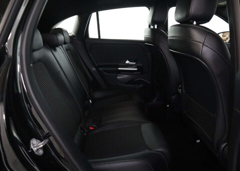 Mercedes-Benz GLA 1.3 GLA 200 Sport Auto 5dr 41