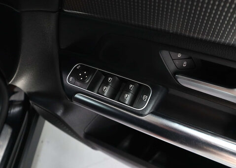 Mercedes-Benz GLA 1.3 GLA 200 Sport Auto 5dr 31