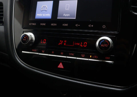 Mitsubishi Outlander 2.4 Outlander Design PHEV CVT 4WD 5dr 28