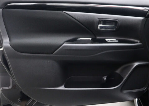 Mitsubishi Outlander 2.4 Outlander Design PHEV CVT 4WD 5dr 49