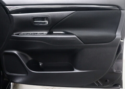 Mitsubishi Outlander 2.4 Outlander Design PHEV CVT 4WD 5dr 45