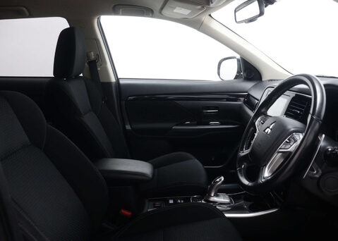 Mitsubishi Outlander 2.4 Outlander Design PHEV CVT 4WD 5dr 43
