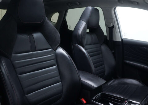 MG HS 1.5 MG HS Exclusive Semi-Auto 5dr 45