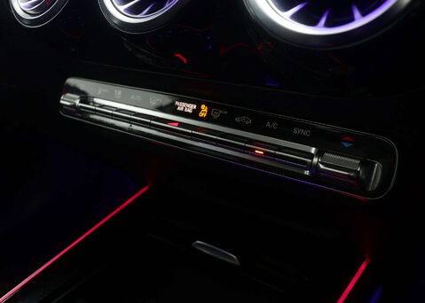 Mercedes-Benz GLA 1.3 GLA 180 AMG Line Premium+ Auto 5dr 33