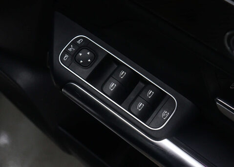 Mercedes-Benz GLA 1.3 GLA 180 AMG Line Premium+ Auto 5dr 46