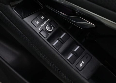 Land Rover Range Rover Evoque 1.5 Range Rover Evoque S P300e Auto 4WD 5dr 41