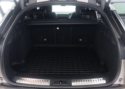 Land Rover Range Rover Velar 2.0 Range Rover Velar R-Dynamic SE P300 Auto 4WD 5dr 61