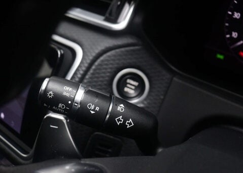 Land Rover Range Rover Velar 2.0 Range Rover Velar R-Dynamic SE P300 Auto 4WD 5dr 41