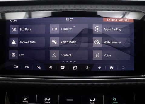 Land Rover Range Rover Velar 2.0 Range Rover Velar R-Dynamic SE P300 Auto 4WD 5dr 30