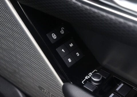 Land Rover Range Rover Velar 2.0 Range Rover Velar R-Dynamic SE P300 Auto 4WD 5dr 46