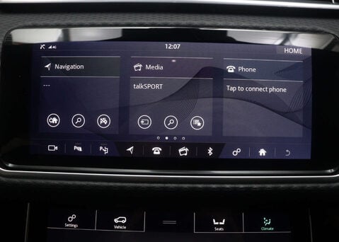 Land Rover Range Rover Velar 2.0 Range Rover Velar R-Dynamic SE P300 Auto 4WD 5dr 29