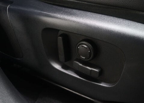 Land Rover Range Rover Velar 2.0 Range Rover Velar R-Dynamic SE P300 Auto 4WD 5dr 48