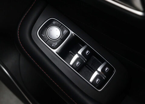 MG HS 1.5 MG HS Trophy S-A 5dr 41