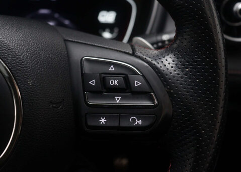 MG HS 1.5 MG HS Trophy S-A 5dr 35