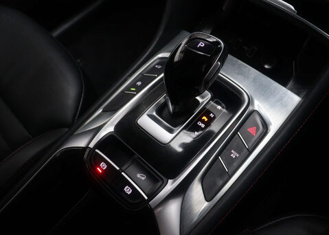 MG HS 1.5 MG HS Trophy S-A 5dr 33