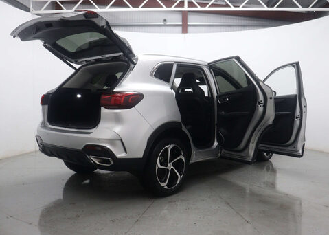 MG HS 1.5 MG HS Trophy S-A 5dr 61