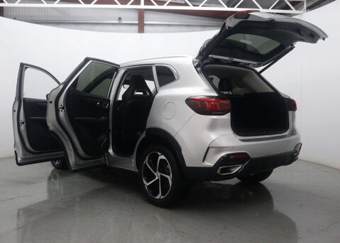 MG HS 1.5 MG HS Trophy S-A 5dr 59