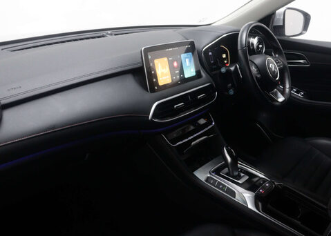 MG HS 1.5 MG HS Trophy S-A 5dr 47