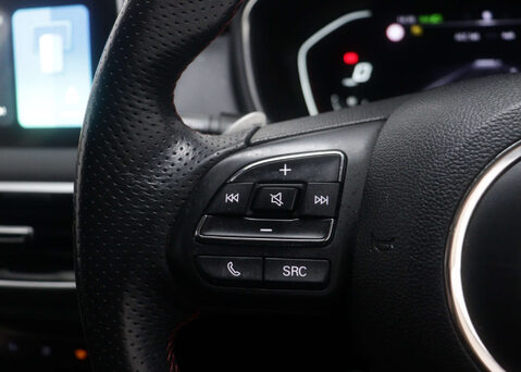 MG HS 1.5 MG HS Trophy S-A 5dr 34