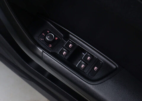 Audi A1 1.0 A1 S Line 25 TFSI S-A 5dr 39