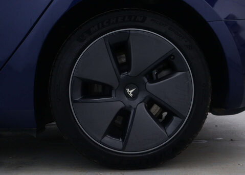 Tesla Model 3 Model 3 Long Range AWD 4WD 4dr 17