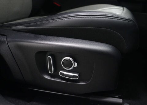 Land Rover Range Rover Evoque 1.5 Range Rover Evoque R-Dynamic HSE P300e Auto 4WD 5dr 47