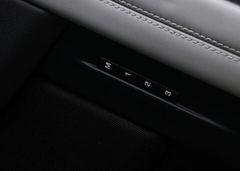 Land Rover Range Rover Evoque 1.5 Range Rover Evoque R-Dynamic HSE P300e Auto 4WD 5dr 46