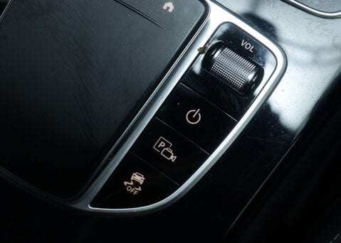 Mercedes-Benz GLC 2.0 GLC 300 AMG Line 4Matic Auto 4WD 5dr 33