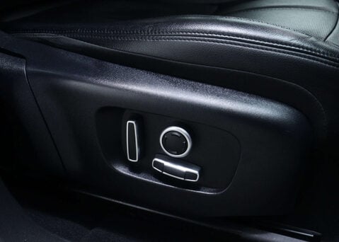 Land Rover Range Rover Evoque 1.5 Range Rover Evoque S P300e Auto 4WD 5dr 38