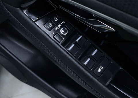 Land Rover Range Rover Evoque 1.5 Range Rover Evoque S P300e Auto 4WD 5dr 37