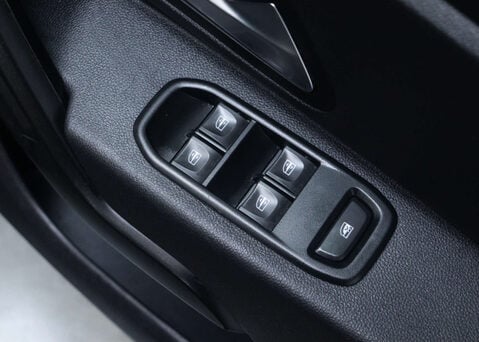 Dacia Duster 1.3 Duster Comfort TCe 4x2 Auto 5dr 36