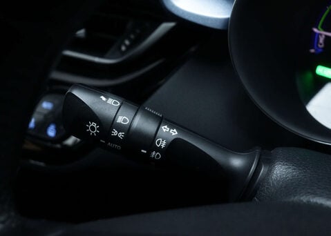 Toyota C-HR 1.8 C-HR Design HEV CVT 5dr 31