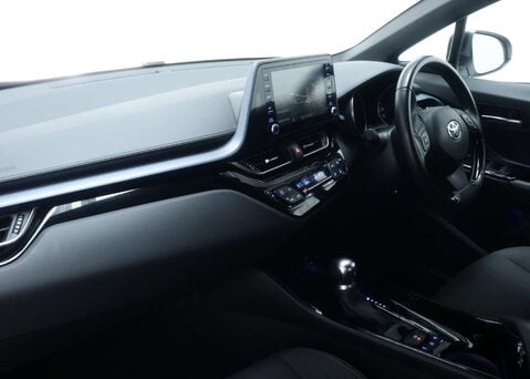 Toyota C-HR 1.8 C-HR Design HEV CVT 5dr 41