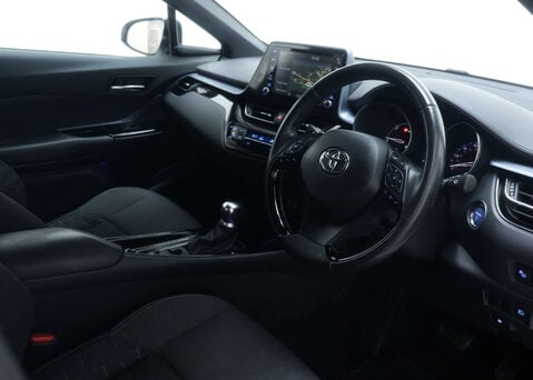 Toyota C-HR 1.8 C-HR Design HEV CVT 5dr 37