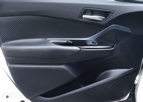 Toyota C-HR 1.8 C-HR Design HEV CVT 5dr 44