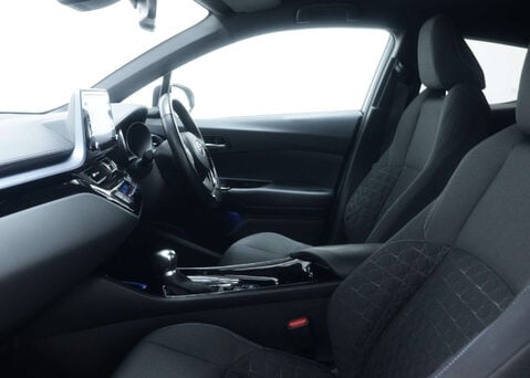 Toyota C-HR 1.8 C-HR Design HEV CVT 5dr 42
