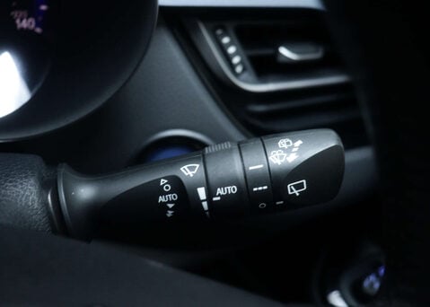 Toyota C-HR 1.8 C-HR Design HEV CVT 5dr 32